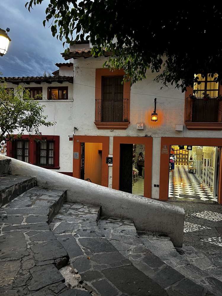 Hotel Casa Sierra Alta - Image 1