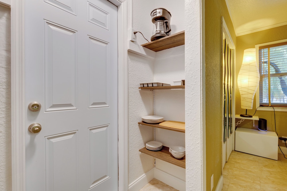 Lakefront Getaway w/ Dock Near Las Olas Beach