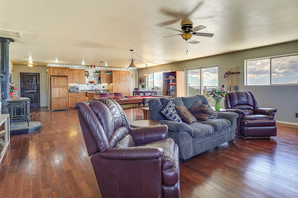 Panoramic Vistas & Pergola: Silver City Escape!