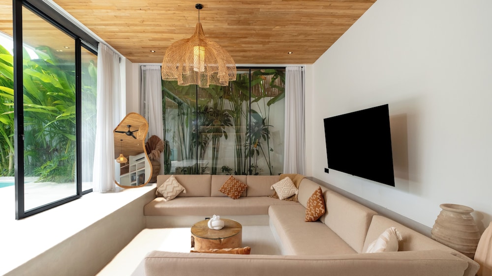 Loona Palm Villas by Villa Finder