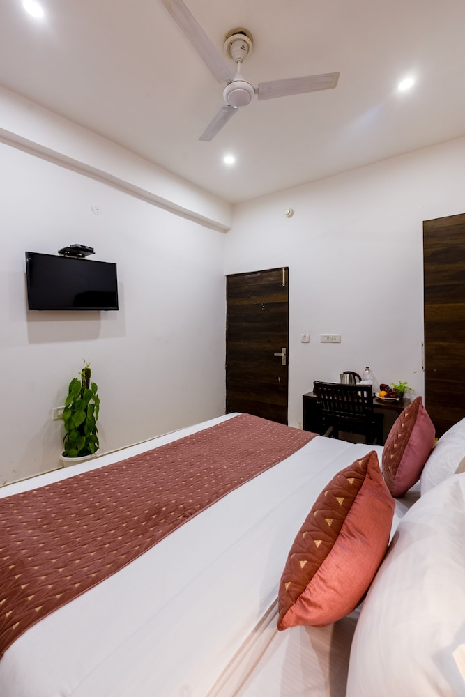 Hotel The Kiara - Complimentary Oneway Airport Transfer