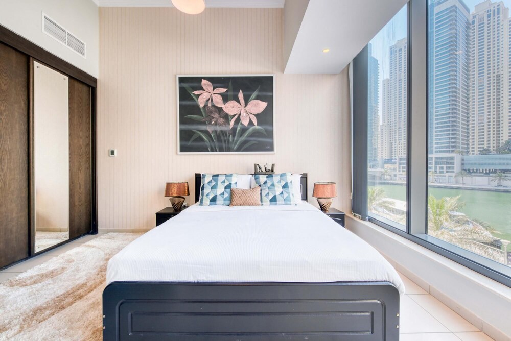 Luxury Apt w Private Jacuzzi Overlooking the Water
