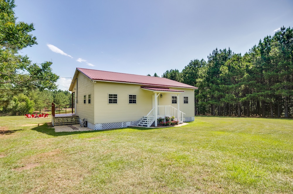Cozy Summit Cabin w/ Hiking Trails Fishing Pond! - Property Image 3