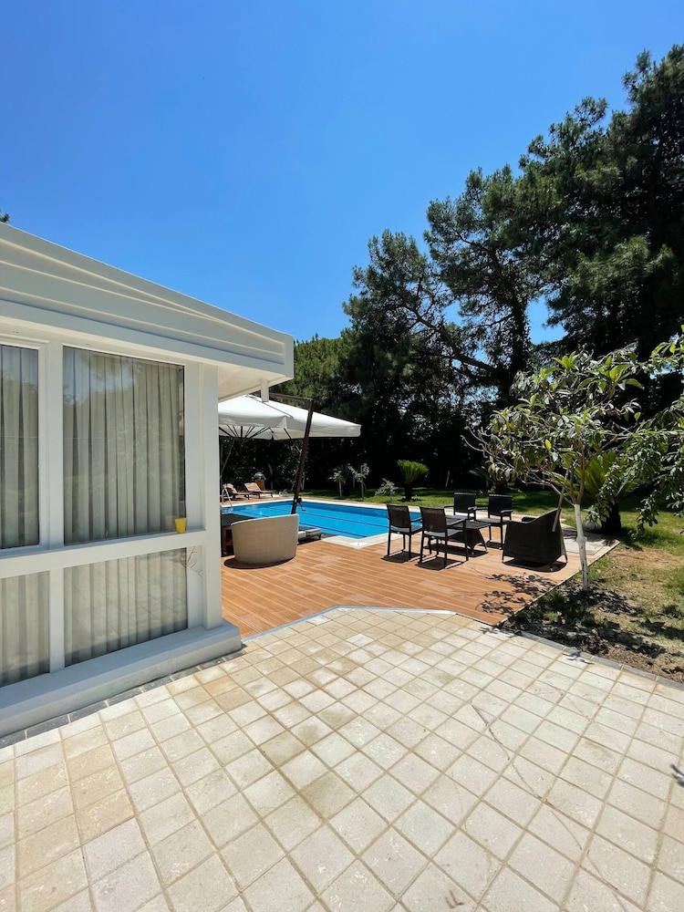 Very Special Villa, 6 and 3 Great For Family Reunions