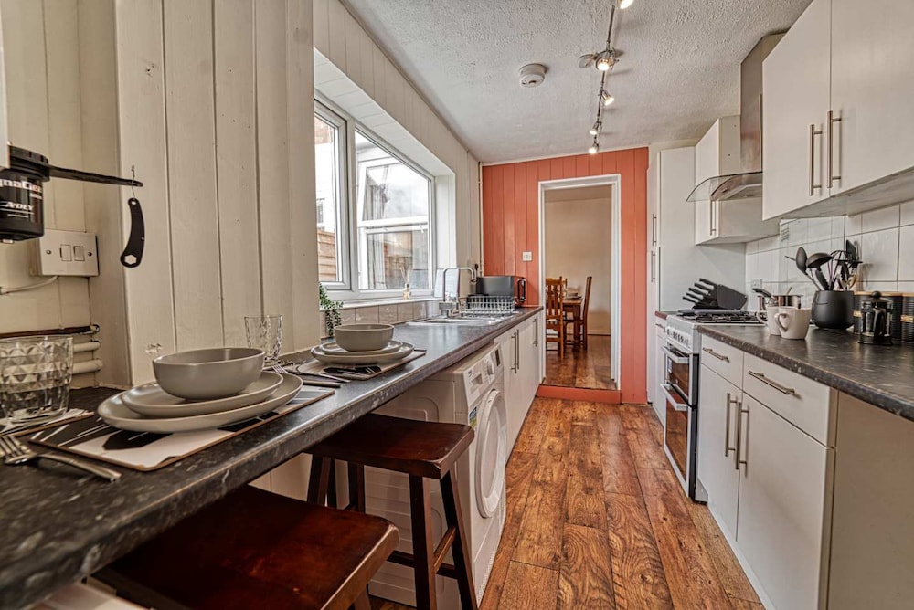 Host Stay Southfield Residence