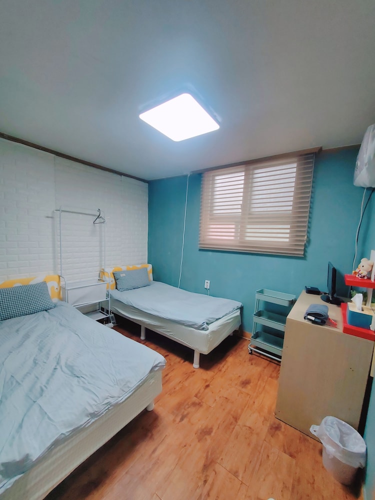 Naru Hostel