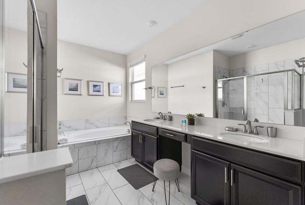 Exclusive Luxe Single Family 6 BR Sl2765