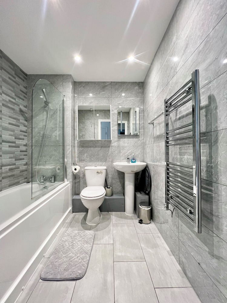 London Oasis Apartment Escape