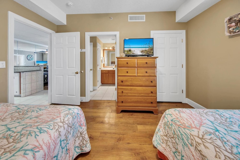 Twin Palms 1601