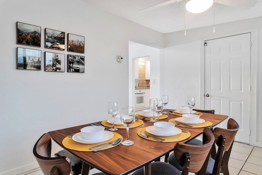 6 Mi to Joshua Tree: Home w/ Outdoor Oasis & View!