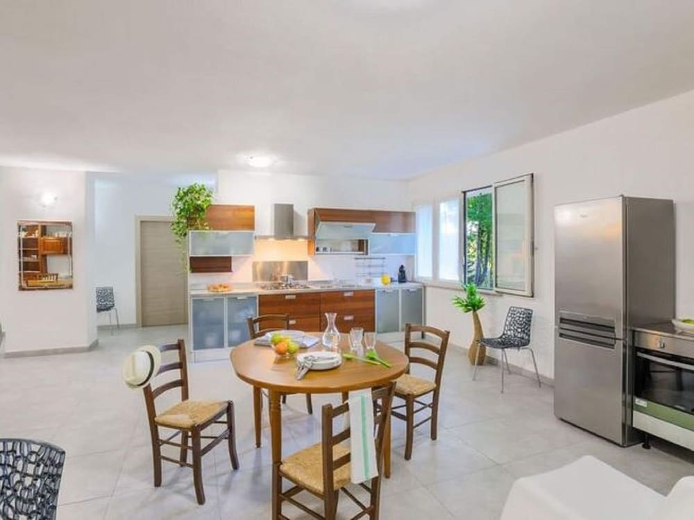 Spacious Villa With Pool photo 3