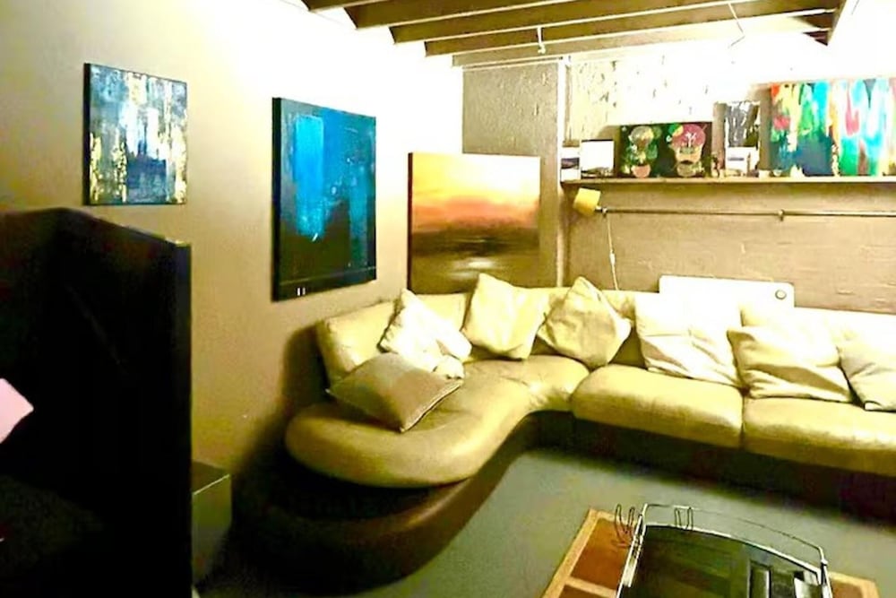 Arty Infused Loft With ac Near Emirates Stadium