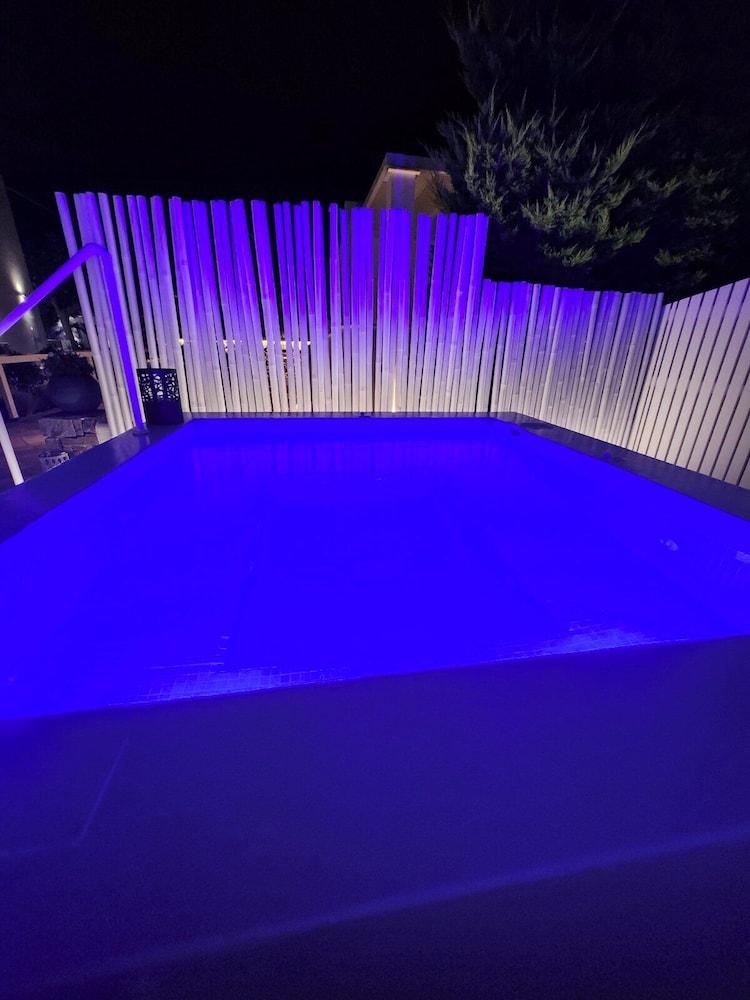 Zoumis Residence