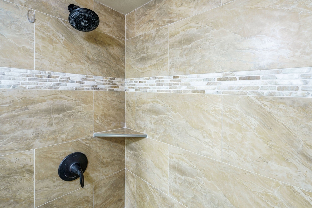 Kamaole Sands 2-406 - Luxurious Renovation - Penthouse Ocean Views - Split AC