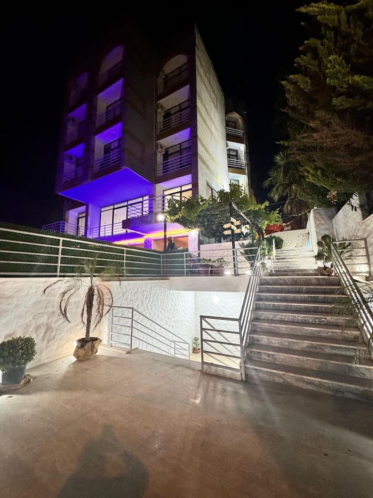 Hotel Pacific Hotel - Image 1