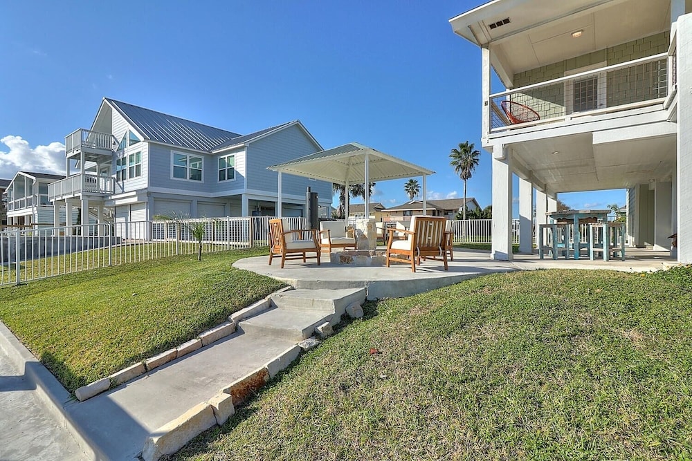 Royal Estes 5 Bedroom Home by RedAwning view 2