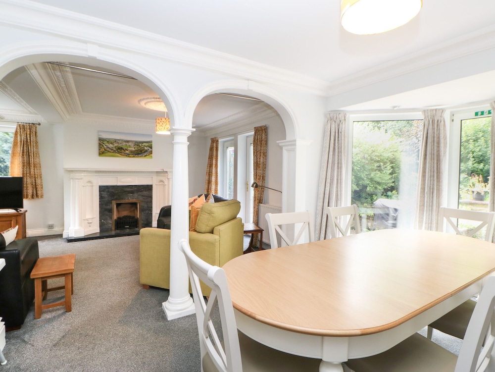 Bridgedown House