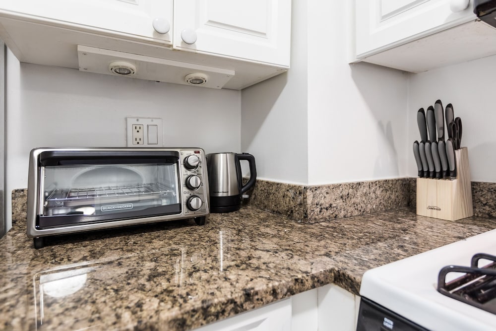2 Bed Apt Ideally Located in UES of Manhattan