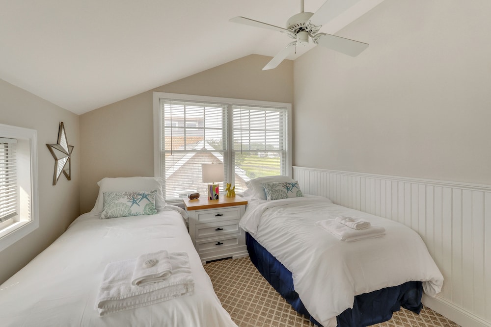 Walk to Beaches: Sunny East Haven Home w/ Grill view 3