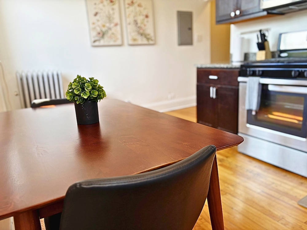 Furnished 1BR - Woodlawn 2W