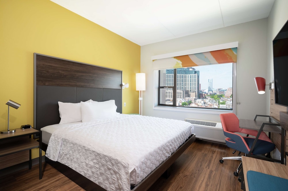 Hotel Tru by Hilton Baltimore Harbor East