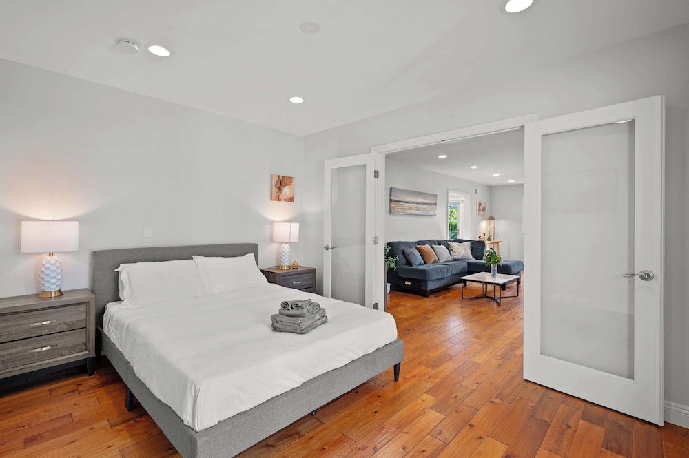 Luxury Estate With Sparkling Pool & Elegant Amenities