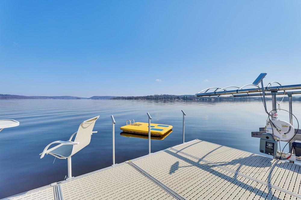 Lake Wisconsin Retreat w/ Dock: Great for Groups!