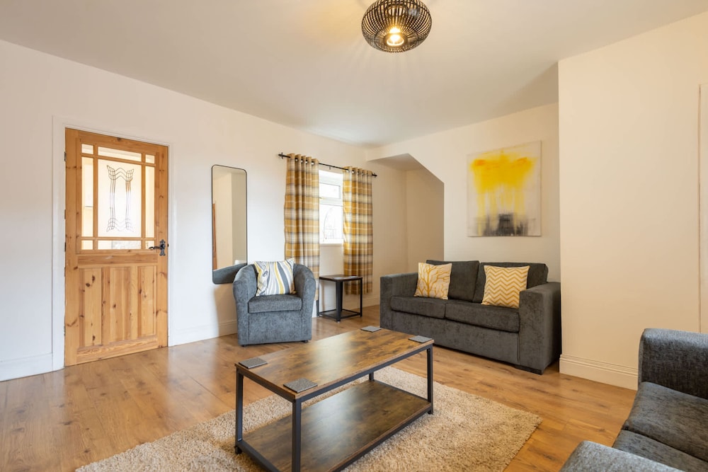 Host Stay Wind Rose Cottage