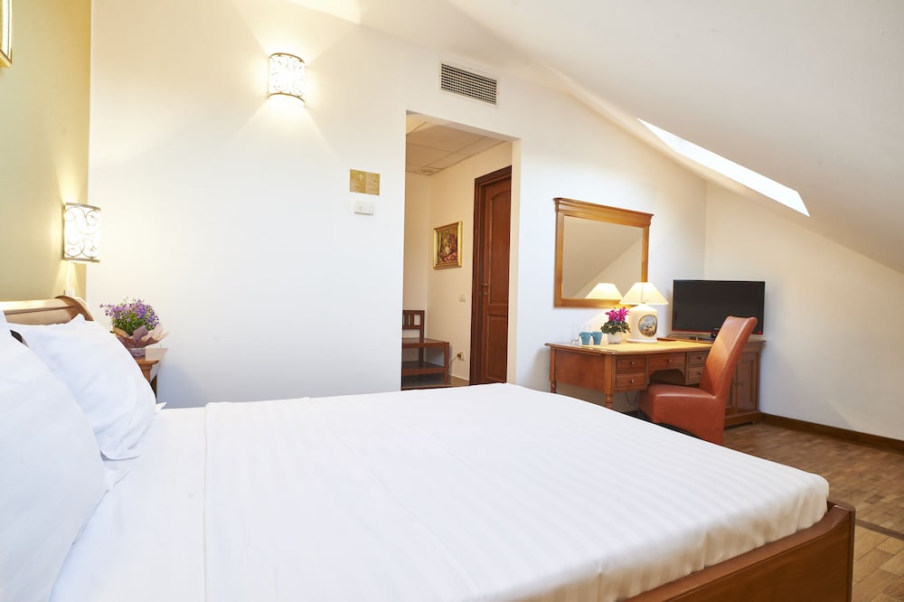 Cozy Attic Room III view 3
