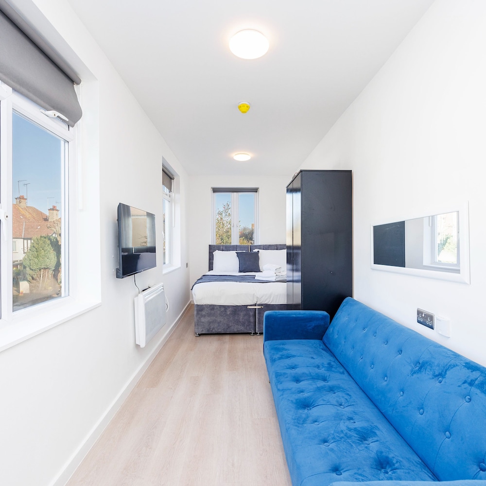 North West London Studio Apartment - Sleeps 3