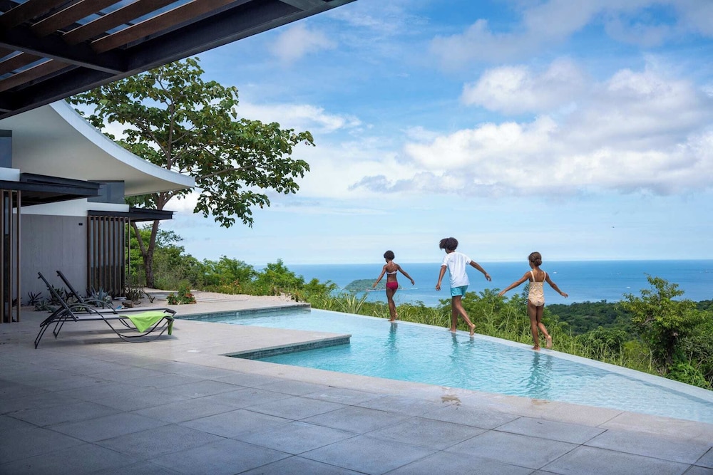 Luxurious Ultramodern Property with Private Suites, Infinity Pool, and Sweeping Ocean and Mountain Views
