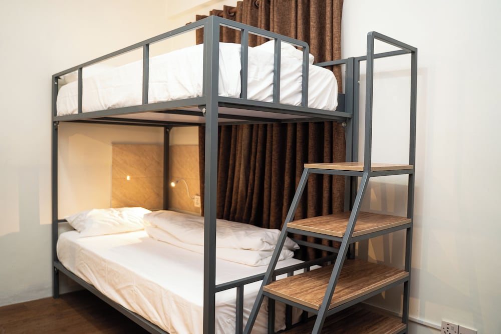 Aarya Wellness & Hostel