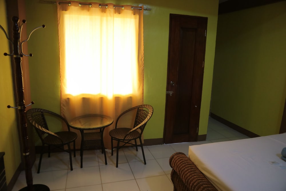Centillo Travellers Inn