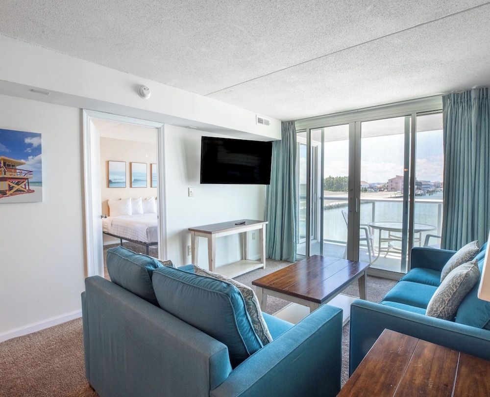 Bay Club Resort by Coolvacay