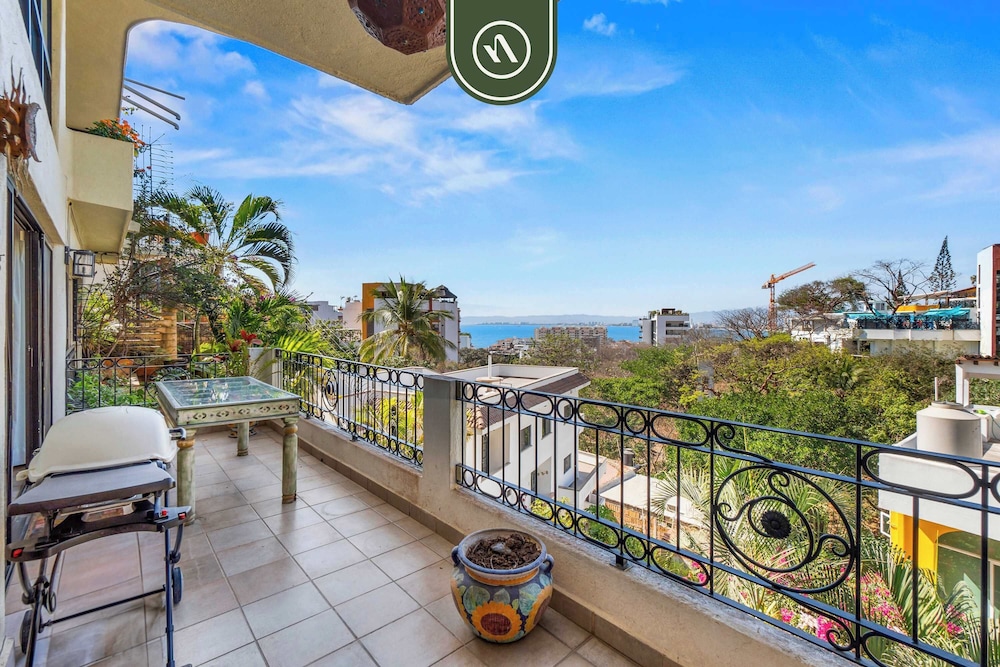 Mexican 2 BR Condo - Private Pool - Romantic Zone
