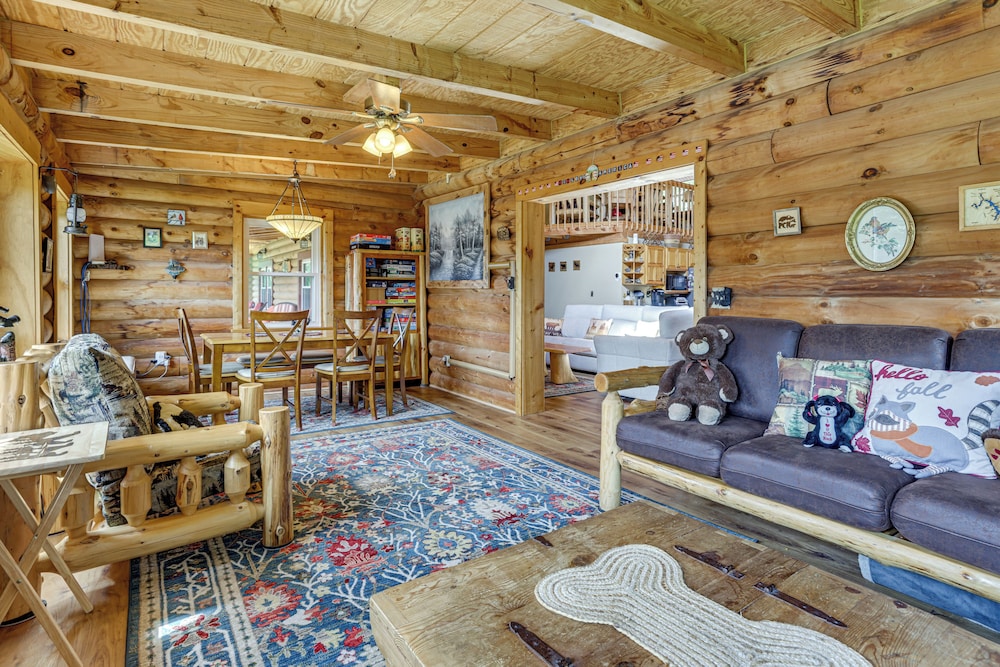 Hot Tub & Game Room: Deep Creek Winter Getaway