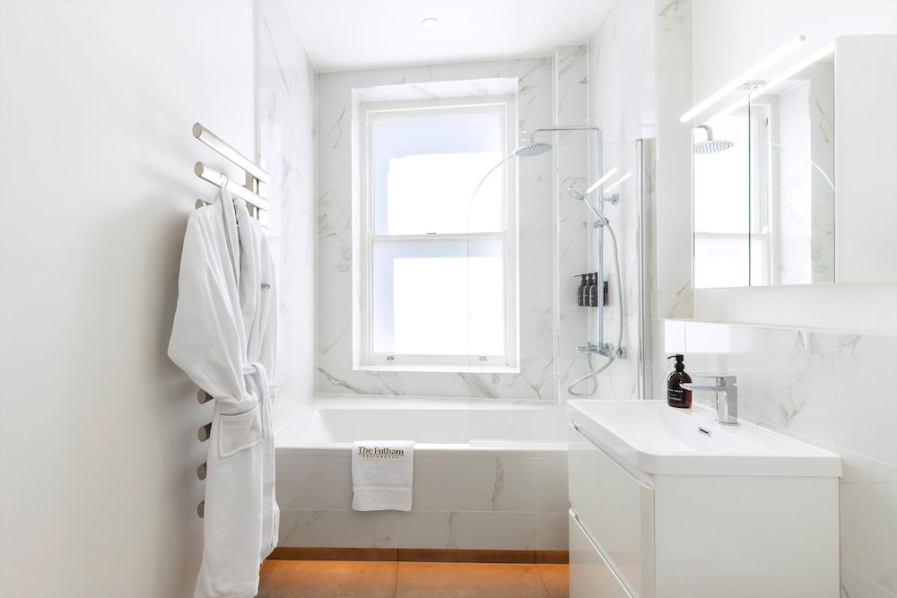Stylish Chelsea Escape With Private Outdoor Oasis!