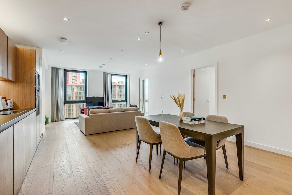 Refined 3-bedroom Condo