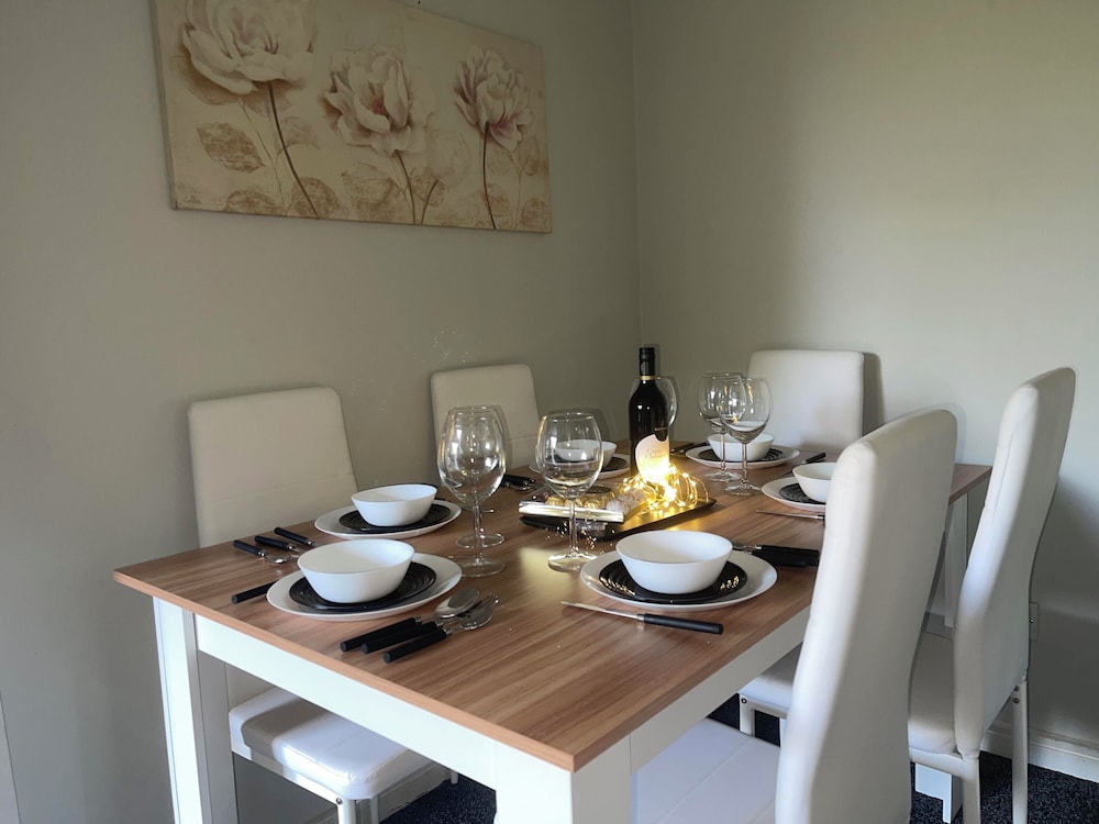 London Luxury Apartment up to 8 Guests