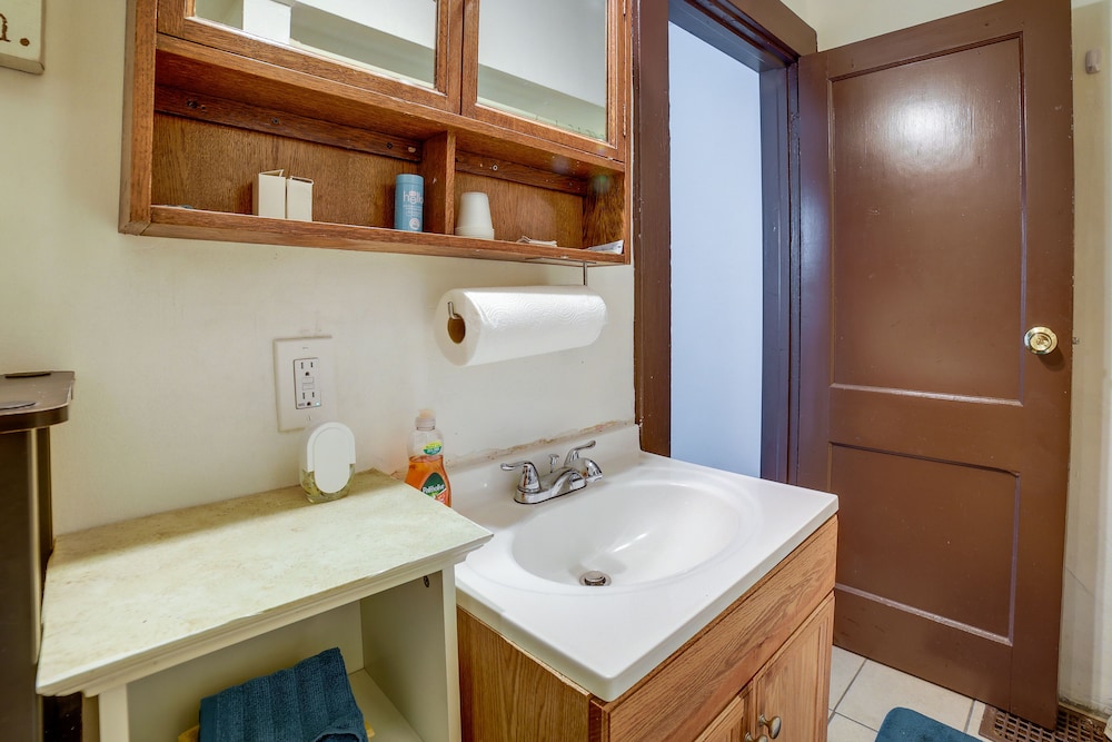 Pet-friendly Pittsburgh Home ~ 9 Mi to Downtown! view 2