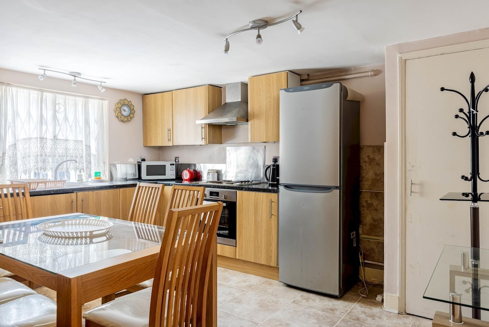Baker Street Regent Park 3-bedrooms Garden Flat