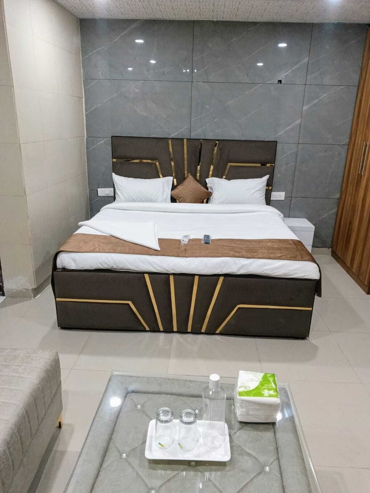 Soooper Hotel