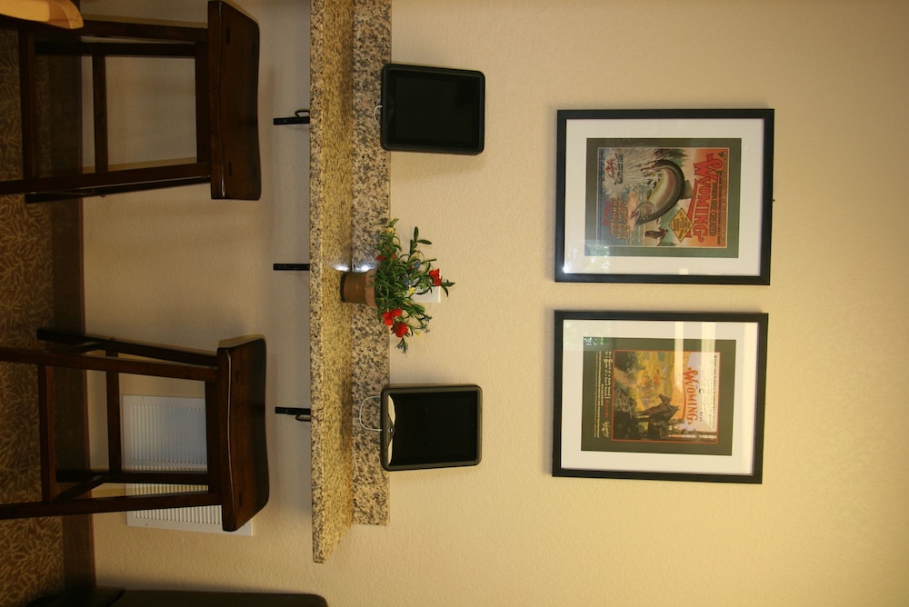 Buffalo Vacations - Buffalo Inn - Property Image 3