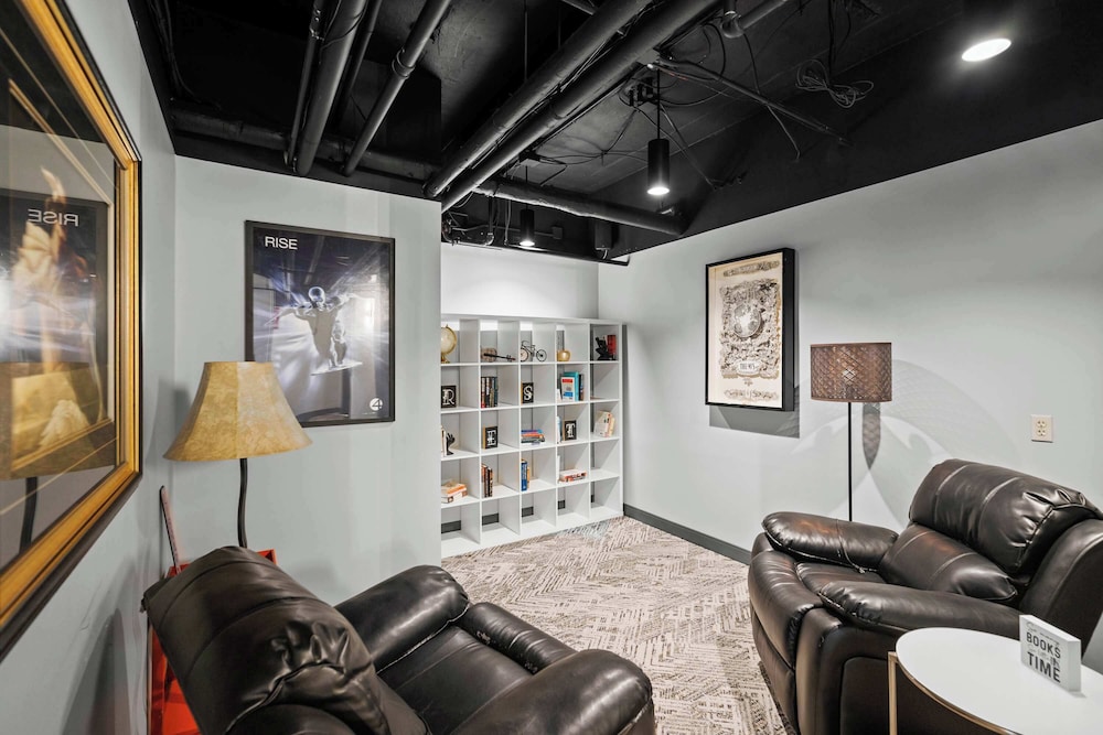 The 333 Suites For 24 Guests