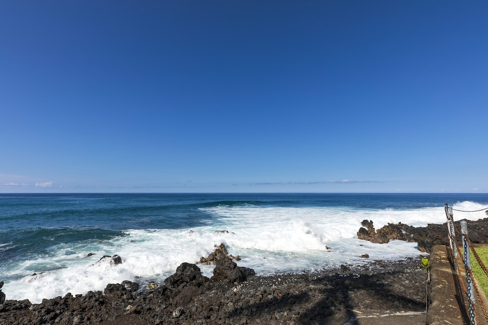 Konaloa Unimpeded Views of the Ocean