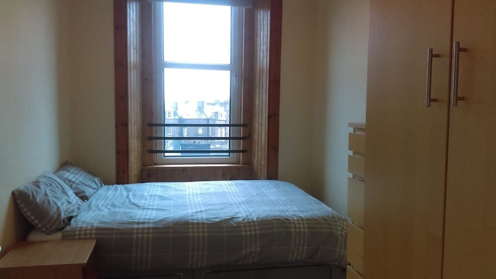 Central 3 double bed apartment view 5