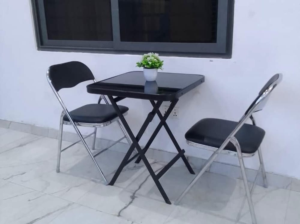 2BR Apartment With Pool and Wifi Near East Airport