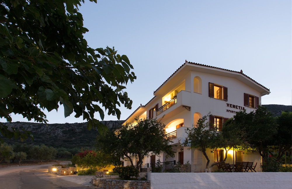 Venetia Apartments