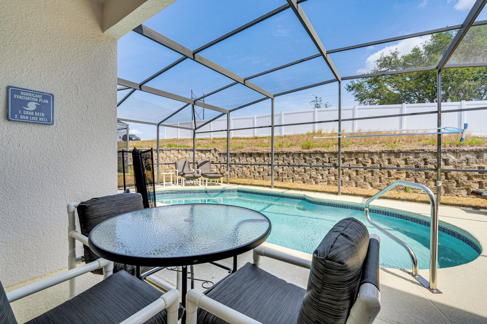 11 Mi to Disney: Home w/ Pool in Davenport!