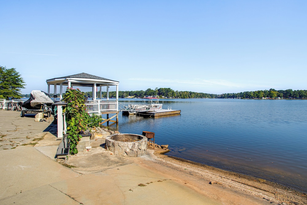 Bring Your Boat! Lake Murray Home w/ Dock & Ramp